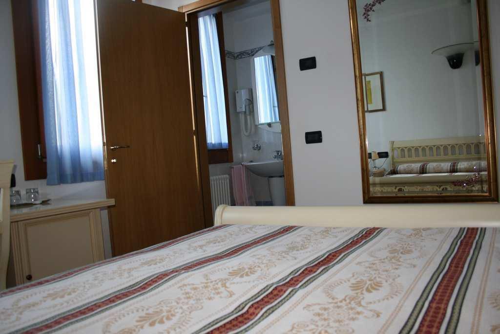 Hotel Ristorante La Rua Carre Номер фото